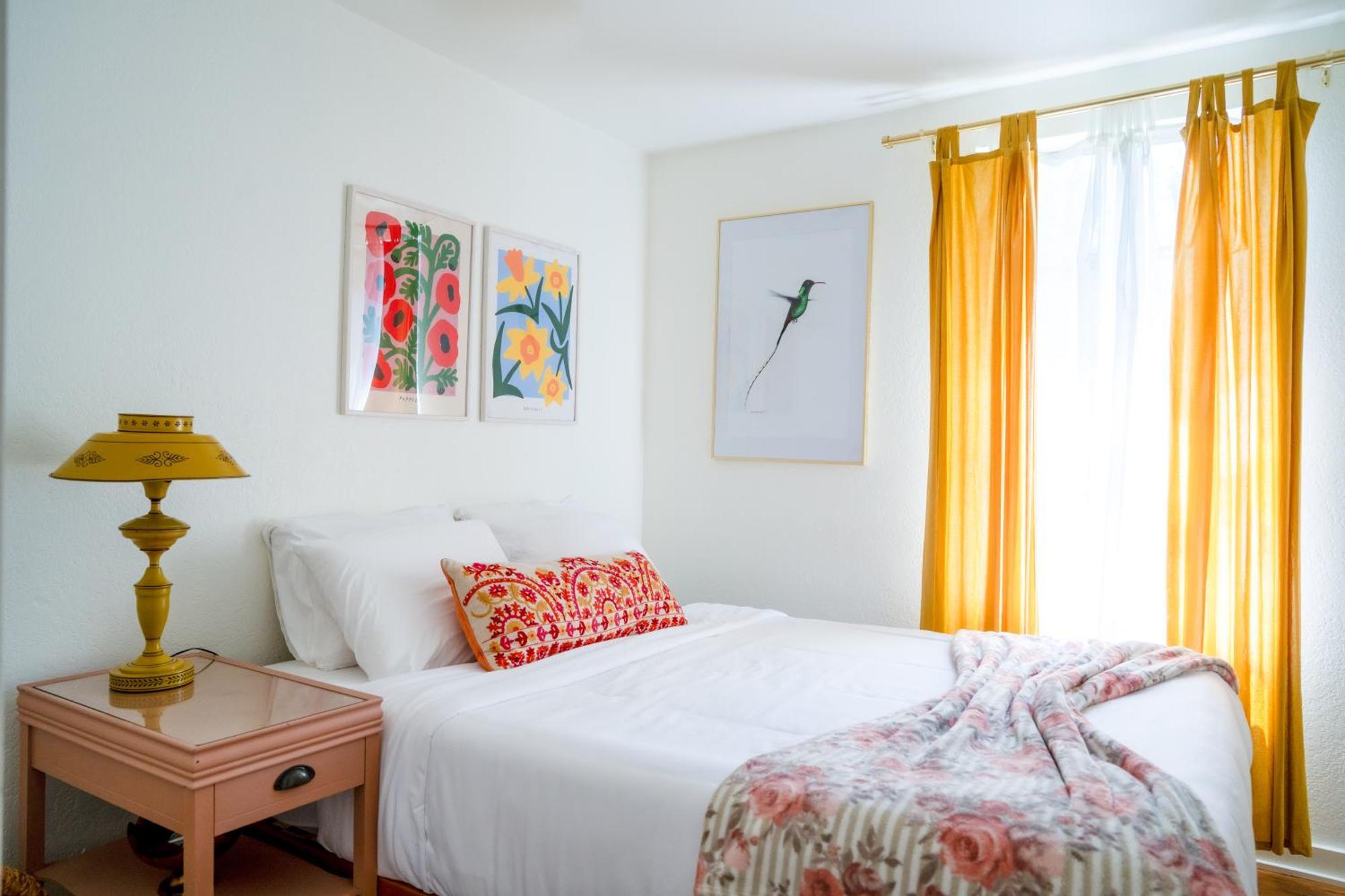 Stylish, Artsy Bungalow Central Eastside Austin Exterior foto